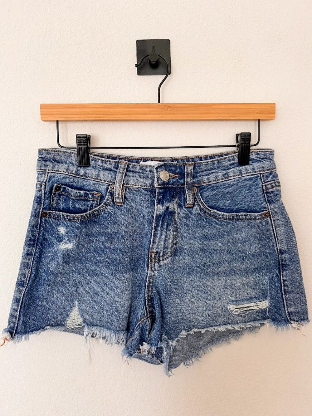 RSQ Mid Rise Vintage Denim Shorts 25 Distressed Raw Hem NWOT